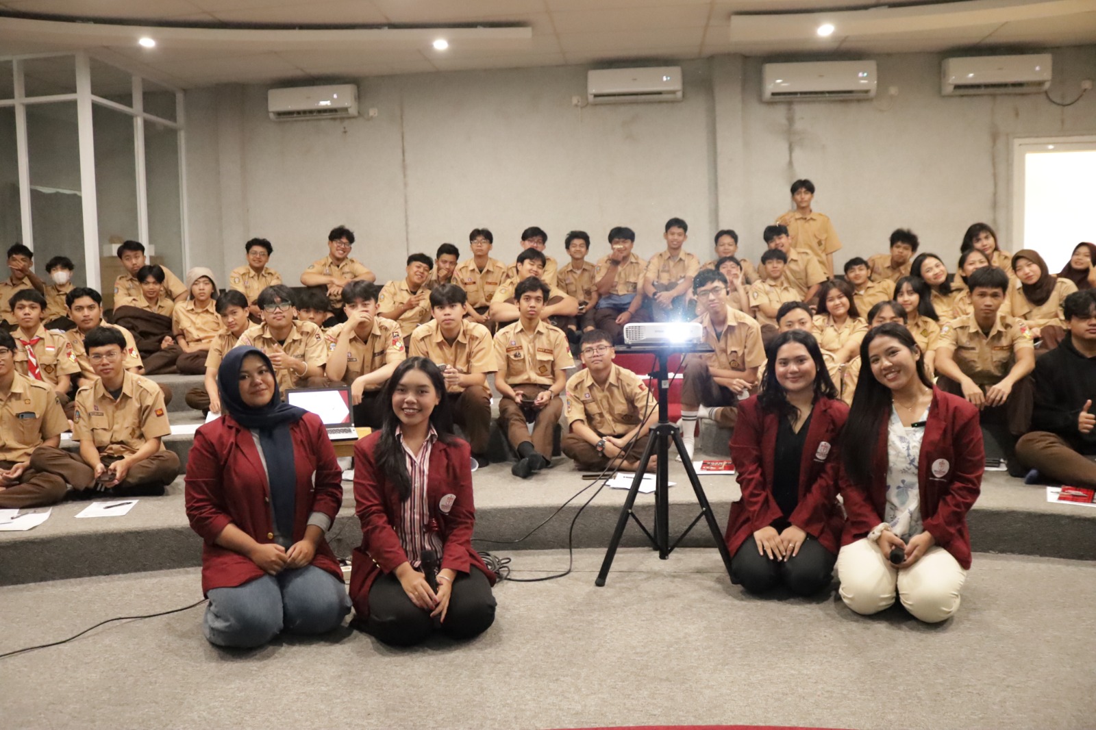 Partisipasi Edu fair di SMK Bakti Idhata Jakarta sebagai Upaya Pengenalan Pendidikan Hukum kepada Siswa